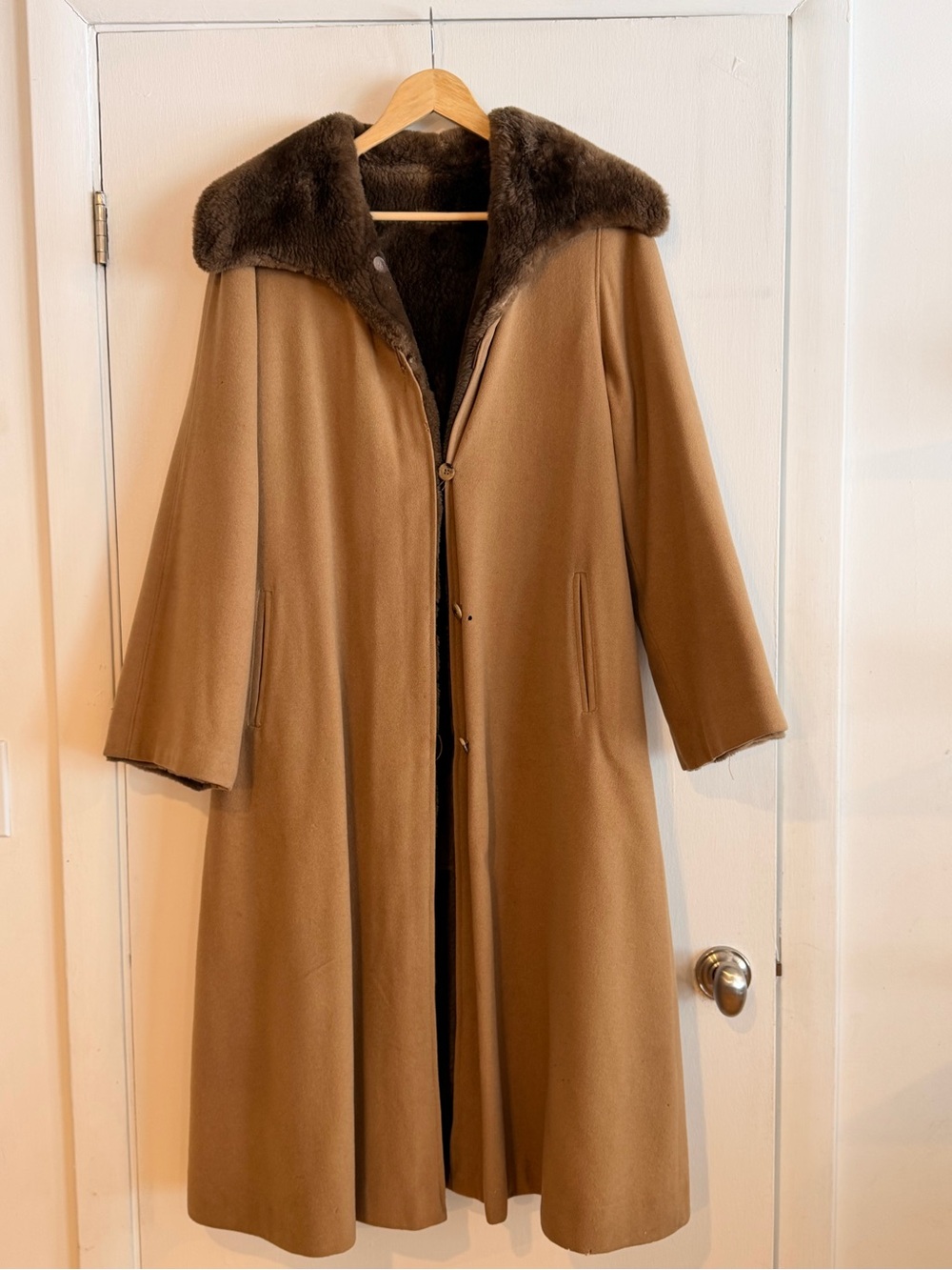 Saks Fifth Avenue vintage Camel Wool Coat w/Fur Collar. - note flaws